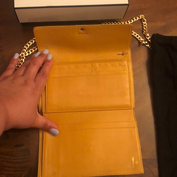 Authentic Chanel Crossbody with chain - Picture 5 of 7